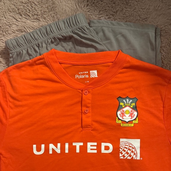 United Polaris Red Shirt & Gray Pants Set sleep set first class plane seats L/XL - Picture 1 of 12